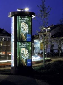 Citylight säule03 – schwarz-außenwerbung | entdecke die power unserer out-of-home medien