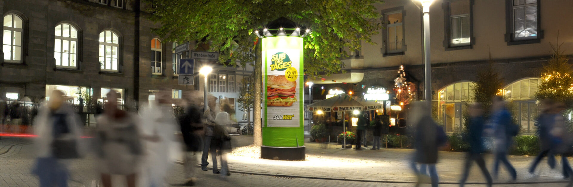 Litfaßsäule beleuchtet mit Subway-Werbung in Göttingen