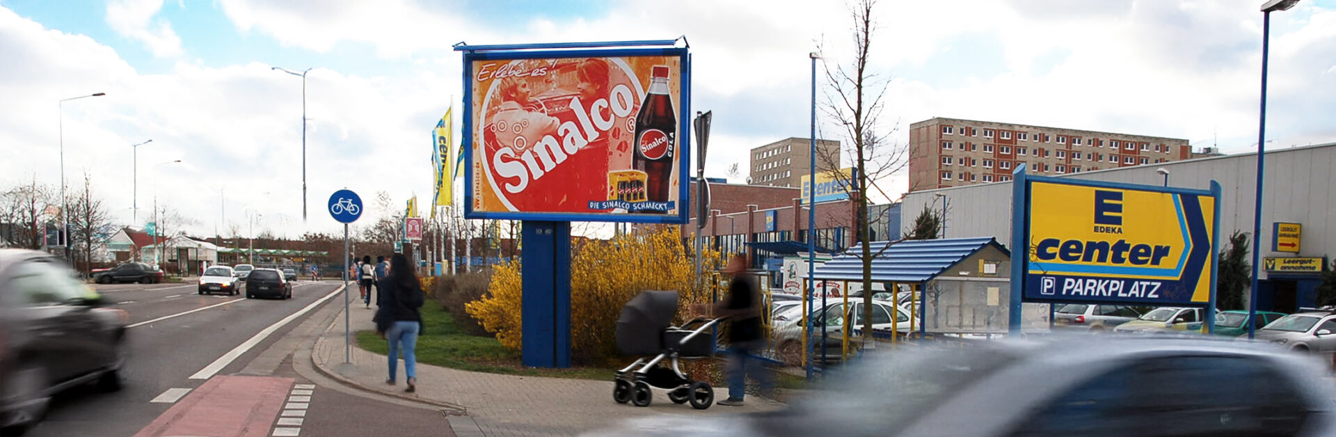 Eines unser Großflächenplakate mit Monofuß