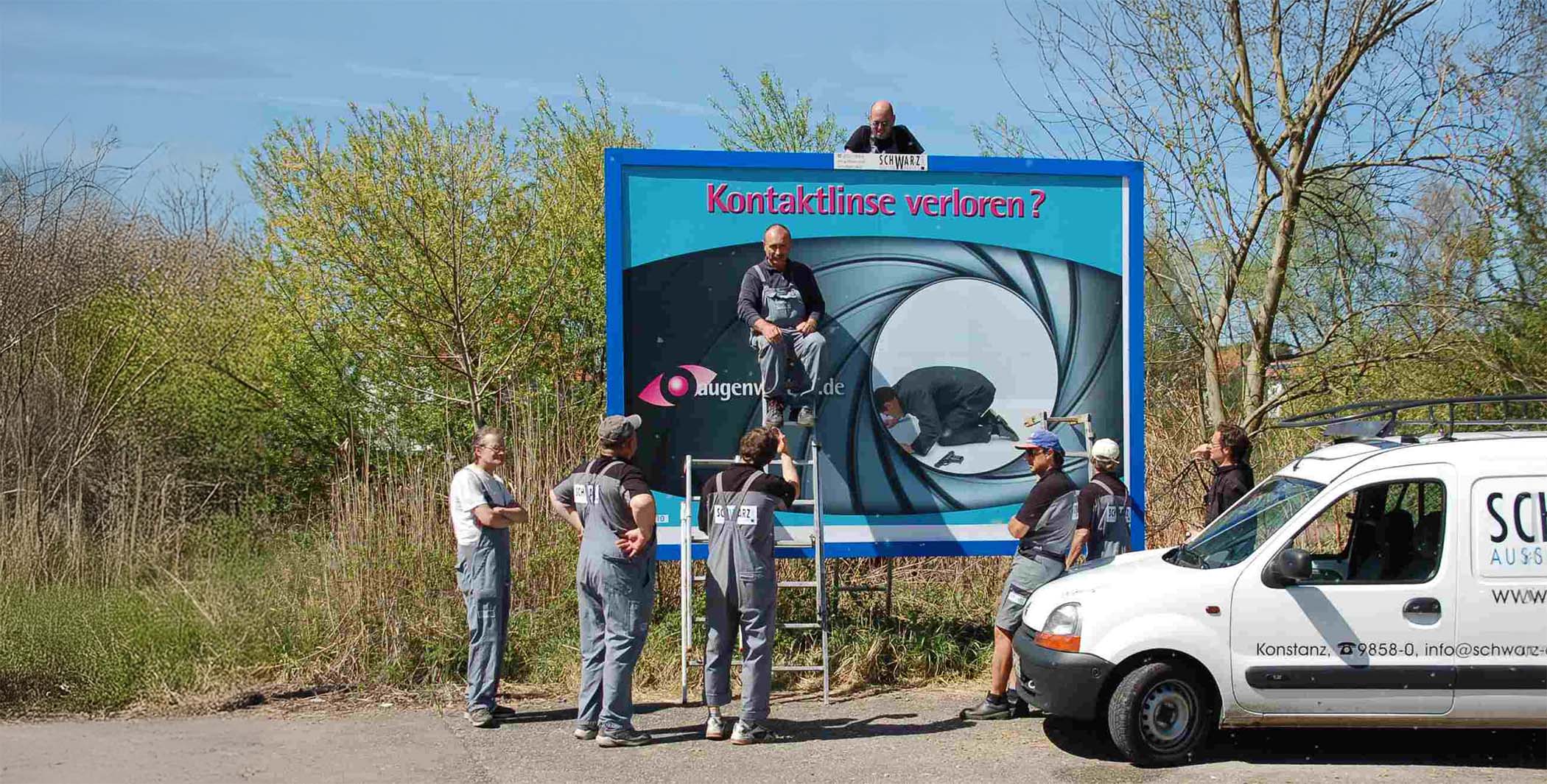Klebekolonne für Großflächenplakate